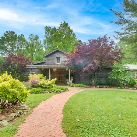 Spacious Lawndale Studio - Near Hiking Trails!